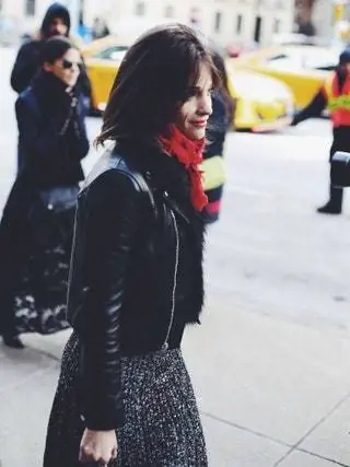 На изображении может находиться одежда Одежда Человек Пальто Куртка Солнцезащитные очки Аксессуары и аксессуары