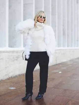 Это изображение может содержать Одежда Одежда Обувь Обувь Человек Солнцезащитные очки Аксессуары Аксессуары и рукава