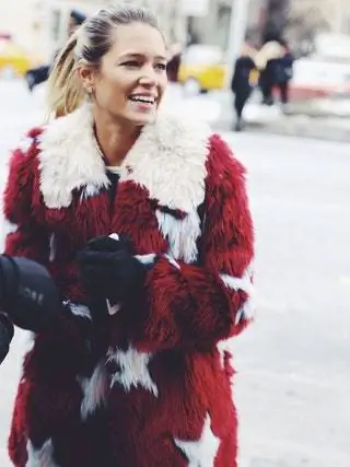 На изображении может находиться одежда Одежда человек пальто куртка и пальто