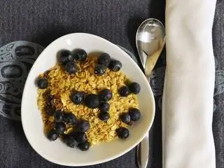 Это изображение может содержать растение, фрукты, еда, черника, блюдо и еда.