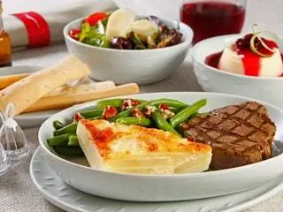 Это изображение может содержать Dinner Supper Food Dish Meal Plant Egg and Lunch