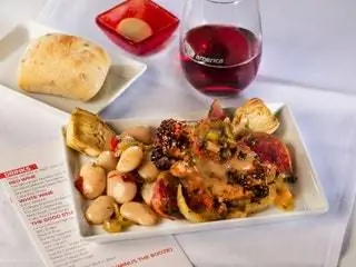 На изображении может находиться Еда Хлеб Напиток Вино Алкоголь Напиток и красное вино