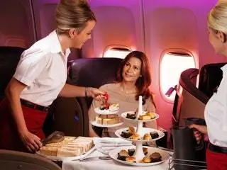 Это изображение может содержать человека Ресторан Еда Еда Кафетерий и шведский стол