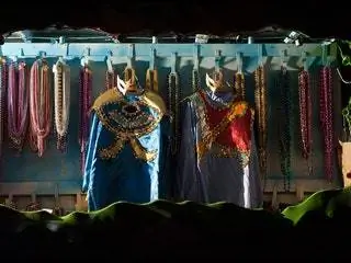 Это изображение может содержать одежду и одежду