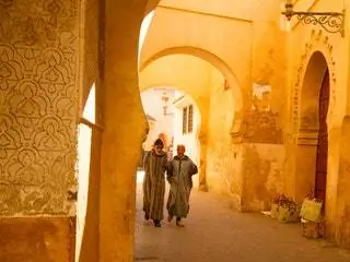 На изображении может находиться Path Walkway Human Person Arun Bakshi Flagstone Corridor Crypt Clothing Одежда и пальто