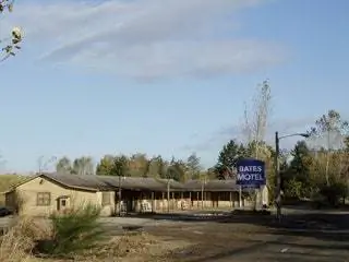 Это изображение может содержать здание отеля мотель на открытом воздухе жилье и природа