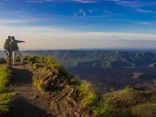 На изображении может находиться природа человек на улице плато гора и скала