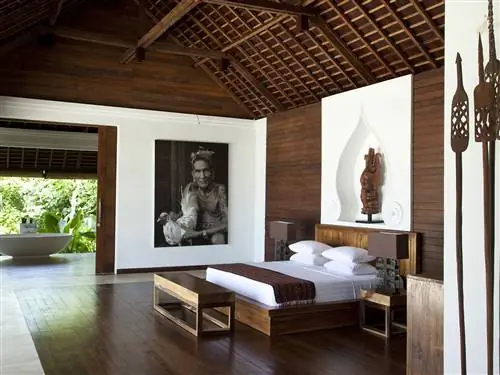 Это изображение может содержать Деревянный пол Человек Человек Паркетный пол Дизайн интерьера В помещении Жилье и здание