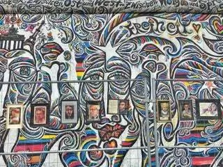 Это изображение может содержать художественную роспись Doodle Human Drawing Person Wall Graffiti and Modern Art