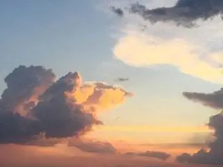 Это изображение может содержать Природа На открытом воздухе Погода Облака Небо и Кучевые облака