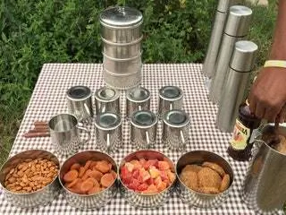 Это изображение может содержать растение, человека и еду.