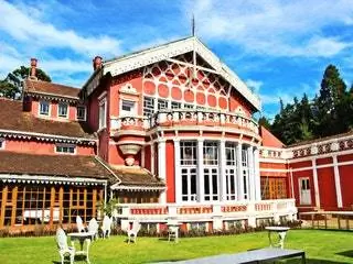 На изображении может находиться здание отеля Grass Plant Resort Жилой дом и вилла