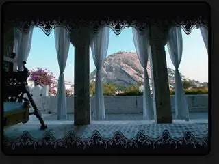 Это изображение может содержать штатив