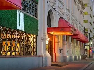 Изображение может содержать навес и пол