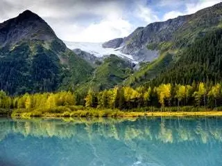 На изображении может находиться природа на улице вода гора дерево растение озеро пихта Abies Ice and Mountain Range