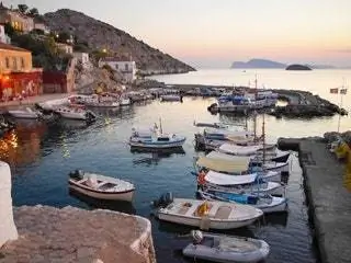 Это изображение может содержать транспортное средство Транспорт Судно Судно Вода Набережная Док Порт Пирс Лодка и пристань