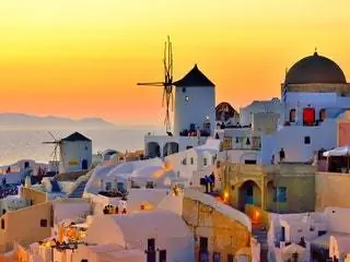 На изображении может находиться купол Архитектура Здание Укрытие На улице Природа Сельская местность Человек и человек