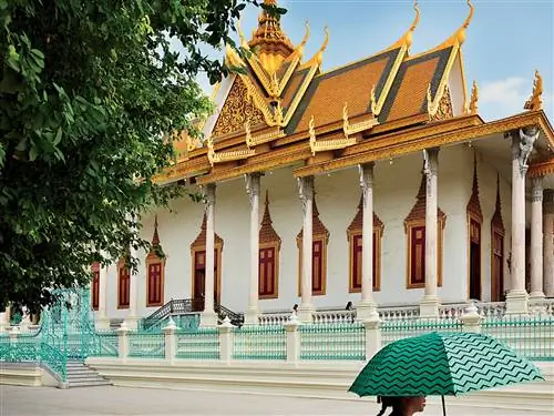 На изображении может находиться архитектура здание жилье монастырь человек храм поклонение и святыня