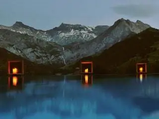 Это изображение может содержать Природа На открытом воздухе Вода Горный пейзаж и горный хребет