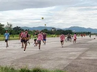 На изображении может находиться человек шорты одежда одежда люди спорт спорт колесо машина и транспортное средство