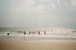 На изображении может находиться человек человек природа на улице океан море вода приключения активный отдых и береговая линия