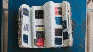 Изображение может содержать книгу и текст