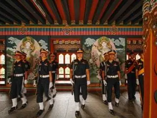 На изображении может находиться обувь обувь одежда одежда человек Milarepa Interior Design Indoors and Flooring