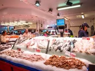На изображении может находиться человек Рынок Продуктовый магазин Продуктовый магазин Супермаркет и мясная лавка