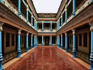 На изображении может находиться пол, пол, коридор, здание и архитектура.