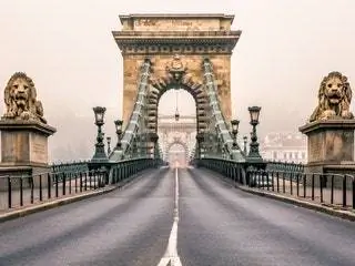 Это изображение может содержать строительный мост и висячий мост.
