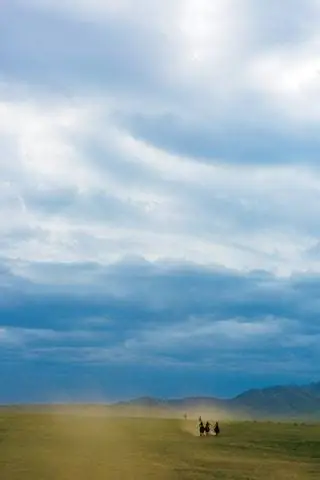 Это изображение может содержать Природа На открытом воздухе Человек Земля Погода Вода Береговая линия Океан Море Небо Кучевые облака и облака