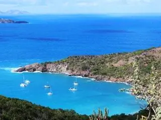 На изображении может находиться на улице Природа Земля Береговая линия Вода Океан Море Побережье Мыс Транспорт Транспорт и лодка