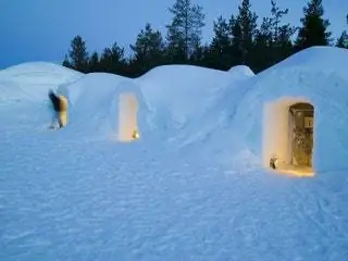 Это изображение может содержать Природа На открытом воздухе Снег Человек и Иглу