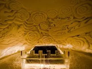 Киттиля, Финляндия Снежная деревня удачно расположена более чем в 190 милях к северу от полярного круга в