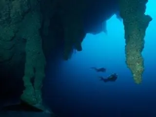 На изображении может находиться вода Спорт на открытом воздухе Спорт Scuba Diver Diver Diving and Aqua Scuba