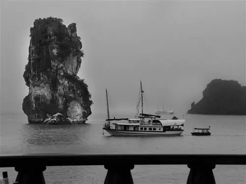 На изображении может находиться транспорт транспортное средство лодка гидроцикл судно вода паром океан на открытом воздухе природа и море