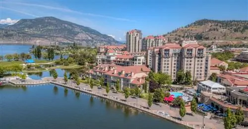 Лучшие отели на берегу озера в Келоуне Delta Grand Okanagan