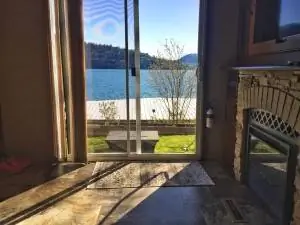 Вид на Вернон на озере Оканаган