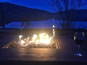 Уличный камин Келоуна