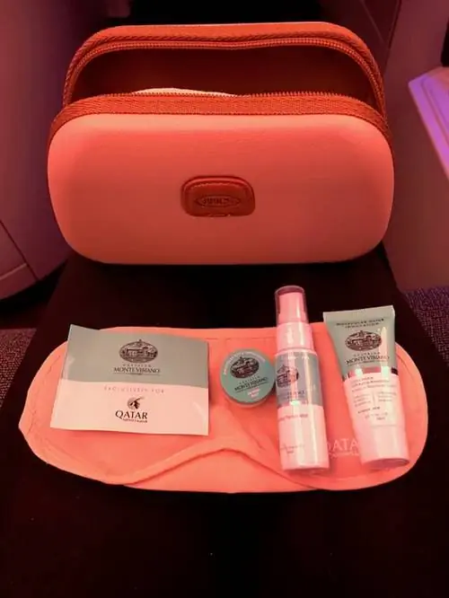 Используйте дорожные наборы с берушами и маской для глаз на дальнемагистральных рейсах.