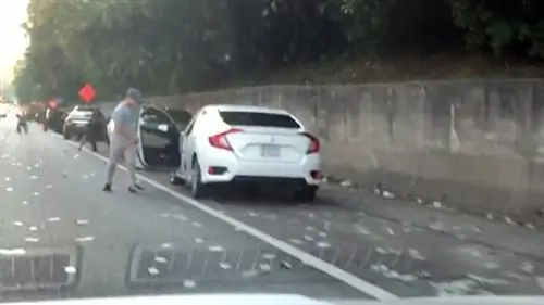 Armored Tuck выплескивает груз