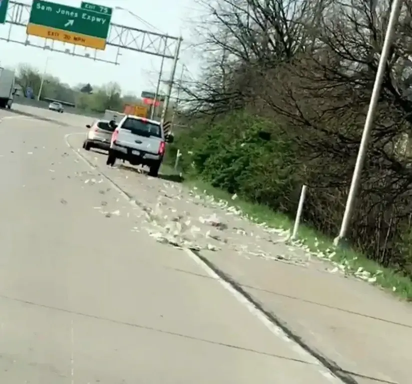 Brinks Truck теряет деньги