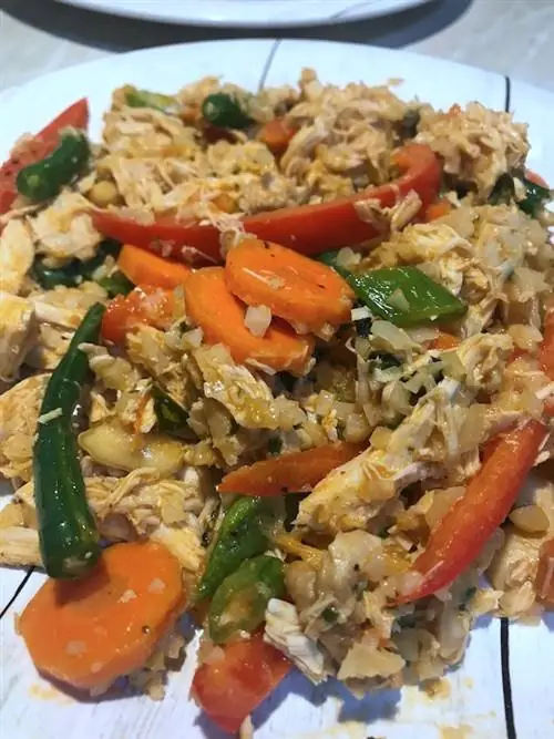 Тайское красное карри с рисом из цветной капусты - приготовление еды на маленькой кухне