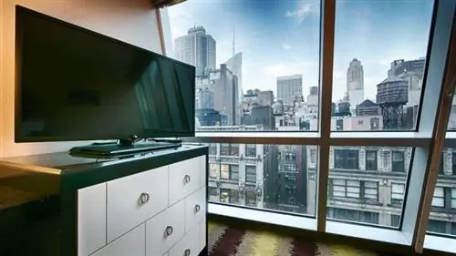 Вид из номера представительского королевского номера отеля Best Western Manhattan.