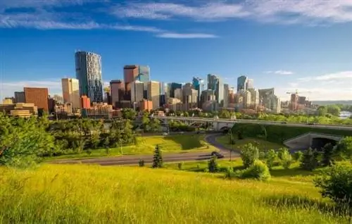 Калгари осуществляет ежедневные прямые рейсы в Масатлан круглый год.