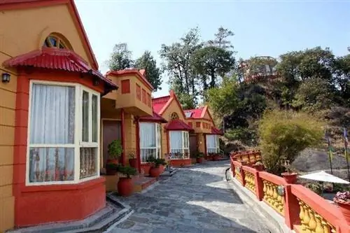 8 туристов, включая 4 детей, погибли после падения без сознания на курорте в Непале