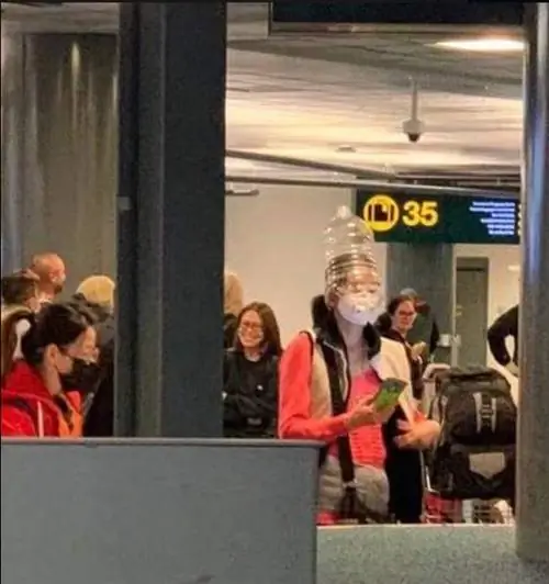 бутылка с водой на голове, вирус короны