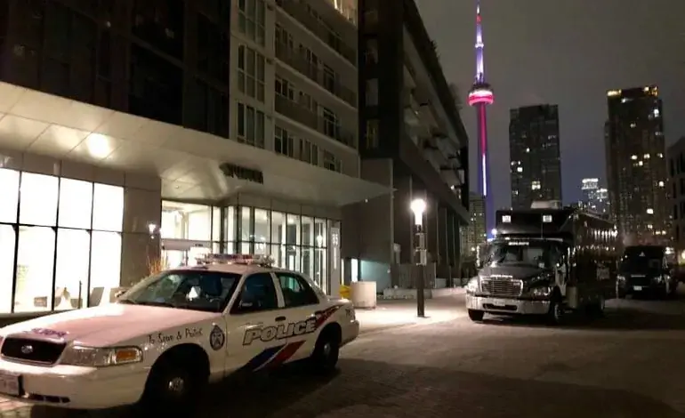 полиция реагирует на тройное убийство