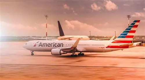 Политика отмены и изменения в связи с коронавирусом United, Delta и American Airlines