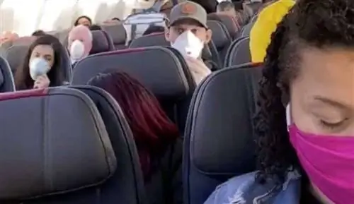JetBlue - первая авиакомпания в США, требующая ношение масок для всех пассажиров